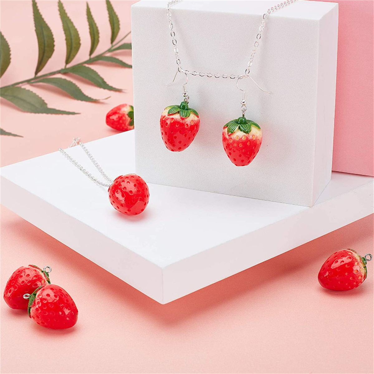 SG04 mignon 5 pièces fraise fr - Resin Art Necklace avis et prix